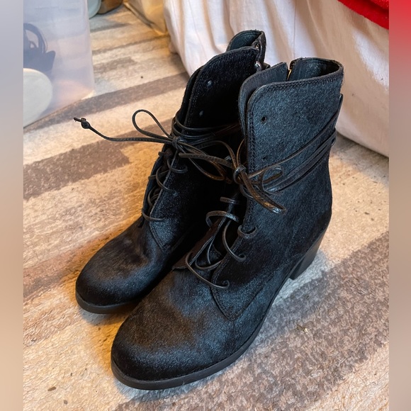 UGG Boots - Picture 9 of 9